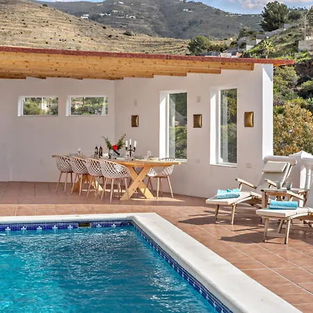 Elegant Retreat With Stunning Sea Views Villa *