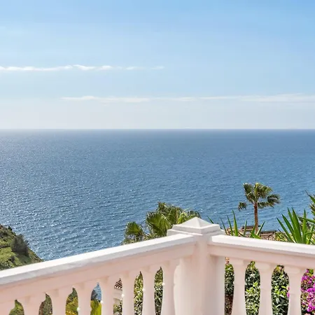 Elegant Retreat With Stunning Sea Views